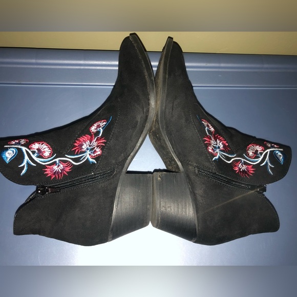 Carlos by Carlos Santana Black Floral Booties Sz 8 - Picture 7 of 9